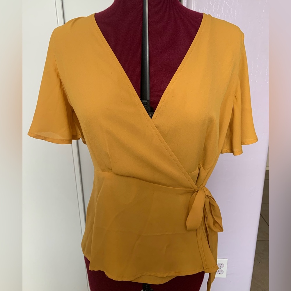 EUC Shinestar mustard wrap blouse with side tie. Size M
